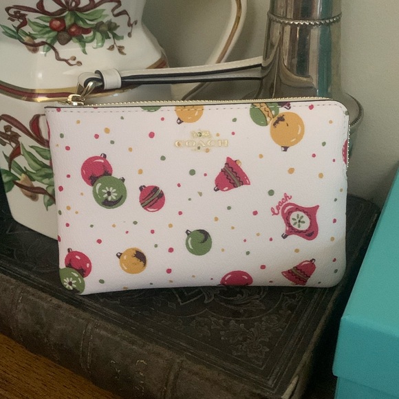 NEW! COACH Wristlet/Wallet in Ivory - Picture 1 of 3